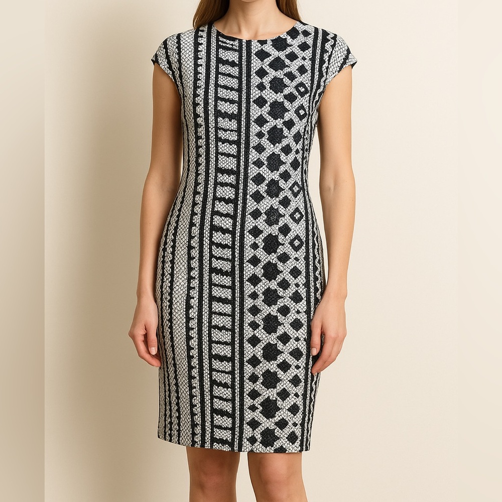 Just Cavalli Black And White Printed Short Sleeve Knee Length Dress